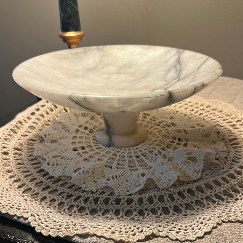 Elegant vintage Italian Alabaster white marble pedestal bowl